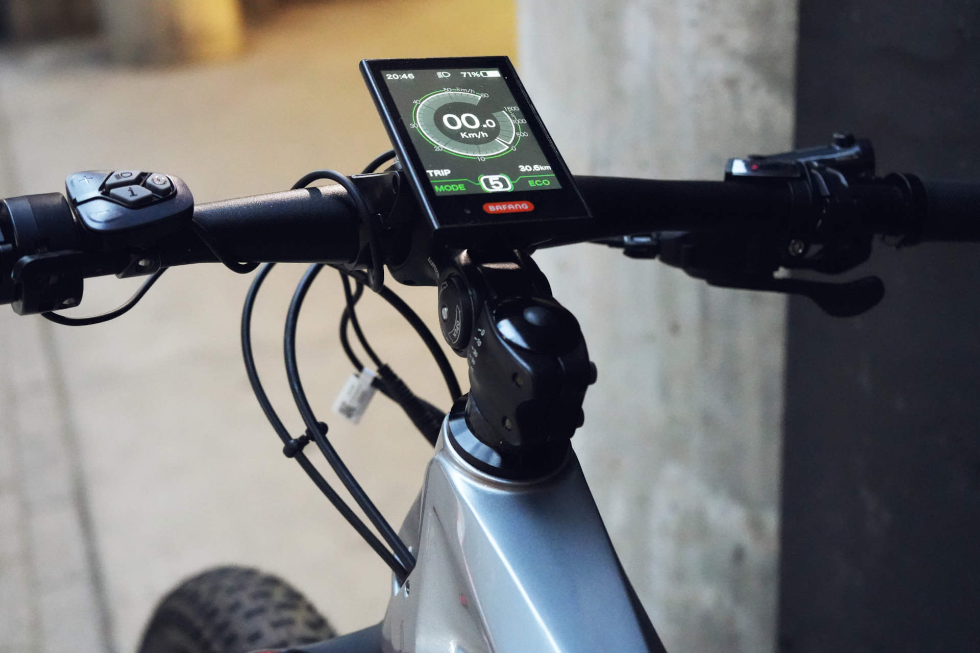 E-Bike mit ABS - die technischen Daten kompakt Nahaufnahme eines E-Bike Display