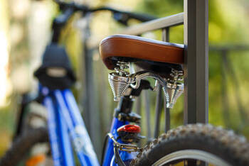 Ein angelehntes Fahrrad