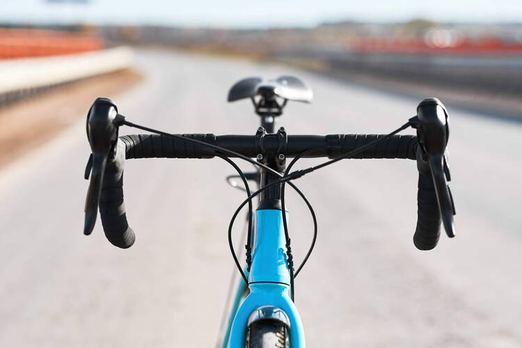 Nahaufnahme eines Fahrradlenkers