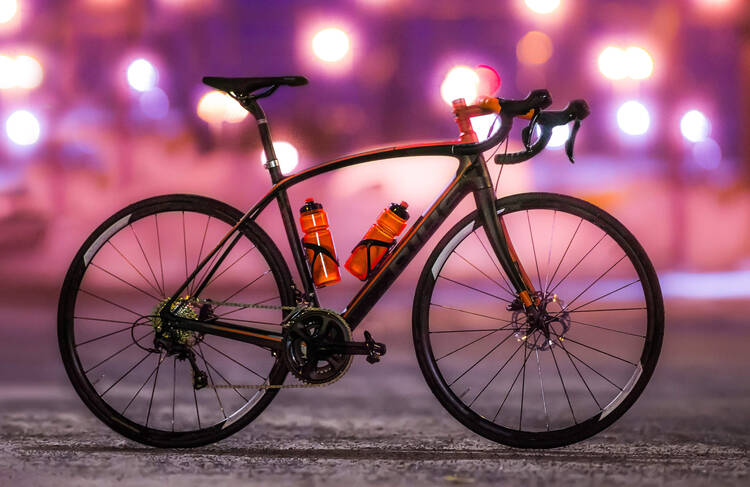 Rennrad mit zwei Fahrrad Flaschenhalterungen