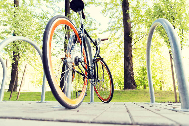 Fahrrad steht bereit um angeschlossen zu werden