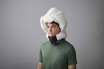 Der Airbag-Helm im geöffnetem Zustand