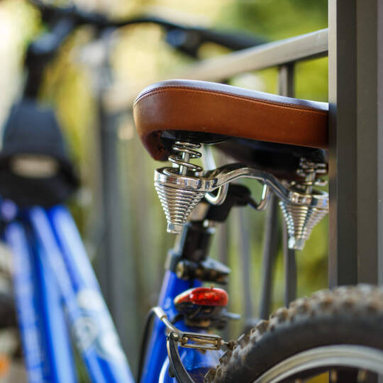 Ein angelehntes Fahrrad