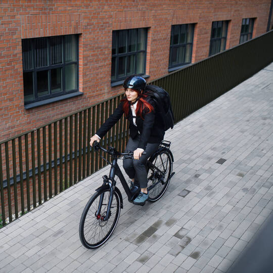 Person fährt auf dem Fahrrad
