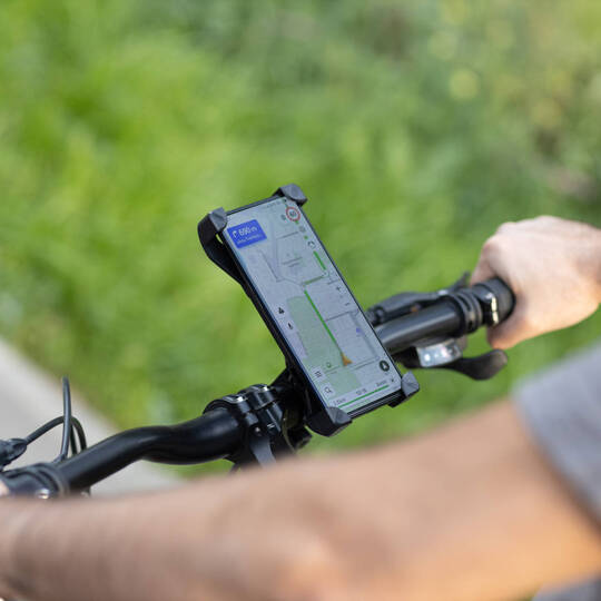 Person fährt mit einem Fahrrad Navigationsgerät