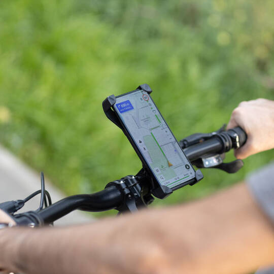 Person fährt mit einem Fahrrad Navigationsgerät