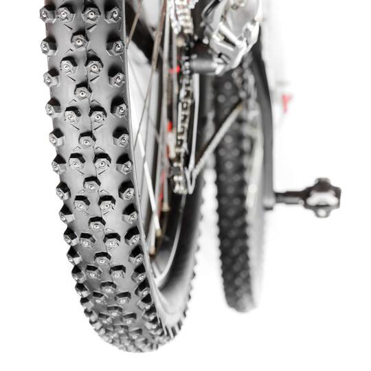Abbildung eines Fahrradwinterreifen mit Spikes